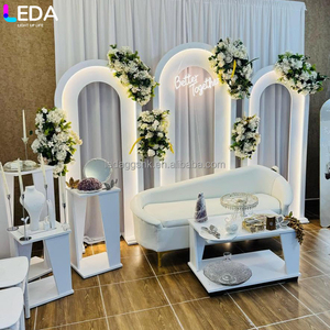 ฉากหลังดอกไม้แขวนอะคริลิค LED สีขาวแบบสามชิ้น ชุดตกแต่งงานอีเว้นท์ในร่มทันสมัยปรับแต่งได้ของ LEDA สำหรับงานแต่งงาน - Product Image 2
