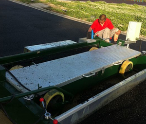 Bán Hot sân vận động theo dõi lát thiết bị cao su Road <span class=keywords><strong>paver</strong></span> Máy Nhà Máy Giá - Product Image 6