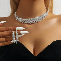 Ensemble collier et boucles d'oreilles à chaîne à griffes en strass exagérés - Accessoires de vente en gros européens et américains pour femmes