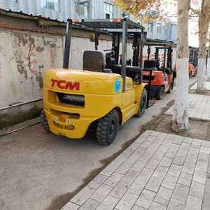 Montacargas Diésel Usado Original de Japón TCM FD50 5T en Excelentes Condiciones con Desplazador Lateral Hidráulico y Accesorios - Product Image 5