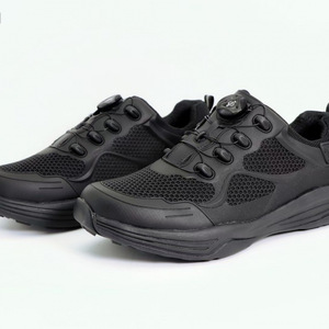 รองเท้าวิ่งแบบหัวเข็มขัดอัตโนมัติสำหรับผู้ชาย ระบายอากาศได้ดี น้ำหนักเบา ผ้าตาข่าย สำหรับการฝึกซ้อมกลางแจ้ง เดินป่า ฤดูร้อน สีดำ ส้นเตี้ย - Product Image 1