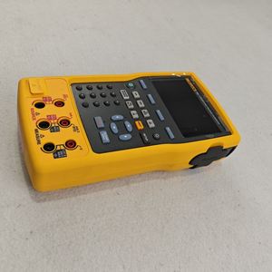 Calibrateur de processus 754 avec température de fonctionnement de -10°C à +50°C, résistance à la poussière et à l'eau IP52, batterie Li-ion intégrée - Product Image 3