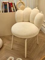 Fauteuil pivotant moderne et minimaliste en velours d'agneau crème, style patte de chat, pour chambre, salon, hôtel ou villa