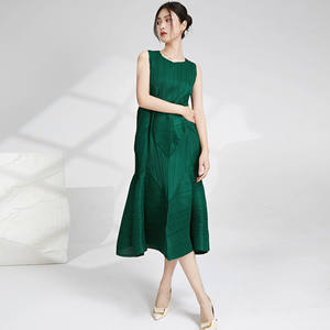 Ottieni IT abiti Miyake spediti rapidamente, i più venduti, in stile casual, <span class=keywords><strong>a</strong></span> trapezio, tinta unita, con design plissettato, abiti da donna larghi e senza maniche. - Product Image 4