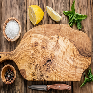 Planche à découper en bois rustique faite à la main pour une utilisation en cuisine haut de gamme - Product Image 1
