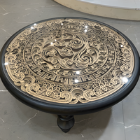 Table basse ronde en bois massif sculpté de style moderne du milieu du siècle français avec plateau en verre, écologique