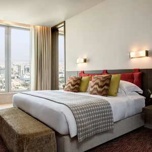 Fabricante de Muebles para Apartamentos de Hotel de 5 Estrellas a Medida, Detalles de Piedra y Metal de Grado Contratual, Equipamiento de Habitaciones Residenciales - Product Image 1