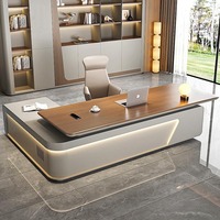 Bureau de direction haut de gamme en forme de L avec plateau en placage de bois, bande lumineuse LED latérale et armoire assortie pour bureau de PDG d'entreprise