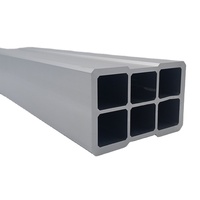 Traitement de profilés en aluminium avec des tubes de grille en alliage d'aluminium poreux