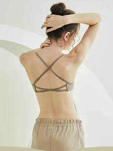 Bikini acolchado para el día a día para <span class=keywords><strong>mujer</strong></span>, sin rastro, Sexy, Media Copa, Cinturón fino cruzado grande, hermoso logotipo con efecto brillante antiflacidez sólido - Product Image 3