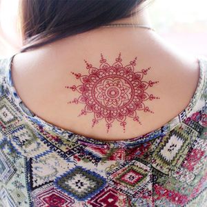 Tatuaje Temporal Adhesivo con Diseño Floral Rojo, Arte Corporal Impermeable para Fiestas y Moda - Product Image 2