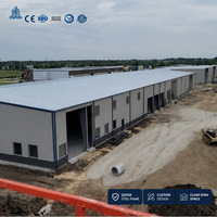 Bâtiment de stockage industriel, entrepôt de distribution, structure en acier pour la gestion des stocks en vrac