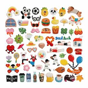 Mini Patch Brodé Thermocollant Adorable Chien Chat Feuille Hamburg Football Canard pour Étiquette de Bagage et Décoration de Sac - Product Image 1