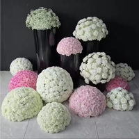 Décoration de mariage en gros, boule de fleurs ronde en soie rouge, fausse boule de fleurs rouge foncé, centre de table pour mariage