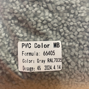Masterbatch <span class=keywords><strong>gris</strong></span> PVC, couleur grise <span class=keywords><strong>RAL</strong></span> <span class=keywords><strong>7035</strong></span>, prise en charge de la personnalisation des couleurs pour les tubes en chlorure de polyvinyle, matière première plastique RongFeng - Product Image 1