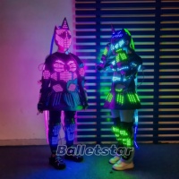 Les LED RVB illuminent la combinaison robotique, idéales pour les spectacles DJ, les fêtes d'Halloween, les bars et les soirées du Nouvel An sur scène.