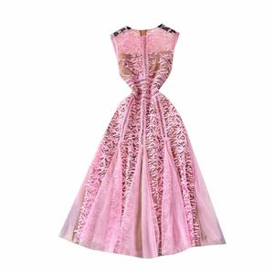 เดรสลำลองทรงเอเข้ารูปปักลายฉลุตาข่ายแบบโรมัน คอโอ แขนกุด สำหรับผู้หญิง ความยาวปานกลาง เหมาะสำหรับฤดูร้อน - Product Image 5