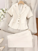 Ensemble tailleur blanc deux pièces pour femme, blazer croisé ajusté à manches courtes et pantalon droit, tenue de bureau estivale