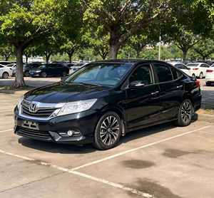 Voiture familiale spacieuse d'occasion Crider 2015 1.8L - Vitesse maximale de 195 km/h, transmission automatique - Product Image 1