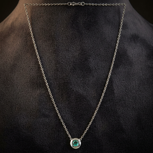 Collar Minimalista de Plata 925 con Colgante de Piedra Verde Corte Esmeralda, Cadena de Serpiente, Engaste en Bisel, Unisex, para Uso Diario - Product Image 1