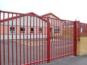 Portails coulissants résidentiels, clôture en <span class=keywords><strong>acier</strong></span>, clôture en fer forgé, barrière, <span class=keywords><strong>portail</strong></span> double battant, fournisseur d'usine avec ISO CE - Product Image 6