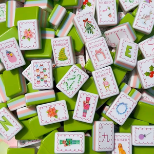 Set di Tessere Mahjong Natalizie in Acrilico <span class=keywords><strong>Bama</strong></span> Mahj the Merryish 160 Pezzi e Tappetino Mahjong <span class=keywords><strong>Bama</strong></span> Mahj Disponibili - Product Image 1