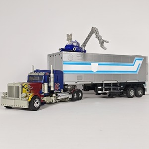 Nuovo Modello 2025 Prezzo di Fabbrica PVC 1:5 <span class=keywords><strong>Action</strong></span> <span class=keywords><strong>Figure</strong></span> Robot Trasformabile Oversize Auto Veicolo da Costruzione con Luci - Product Image 3