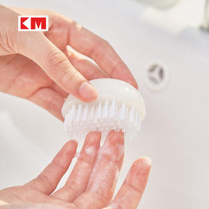 Cepillo de Limpieza de Uñas de Nailon con Cabeza Redonda KM 1150 Mini, Color Rosa Suave, Blanco y Azul, para Uñas de Manos y Pies - Product Image 2