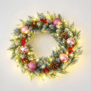 高品質2024製品人工クリスマス装飾プレリット22インチクリスマスリースベリーパインコーンボール