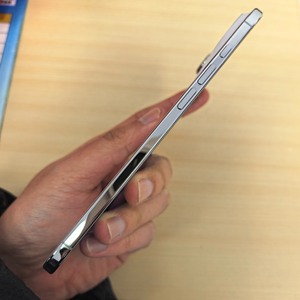 Smartphone 5G ultra-fin 17air blanc avec appareil photo IA avancé, téléphone professionnel haute performance avec écran OLED et taux <span class=keywords><strong>de</strong></span> rafraîchissement <span class=keywords><strong>de</strong></span> 120 Hz, <span class=keywords><strong>iOS</strong></span> - Product Image 5