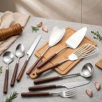 Peralatan Dapur 9 Buah Gagang Kayu Walnut Retro Set Pisau Kue Spatula Baja Tahan Karat Grosir Pabrik