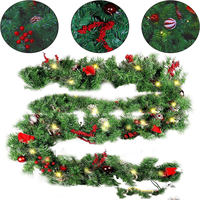AYOYO Aiguilles de pin en PVC pour le jour de Noël européen trempées dans des fruits blancs et rouges Décoration de cheminée en rotin décoratif de 2.7 mètres