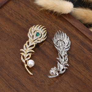 Broche de Aleación con Plumas de Pavo Real, Chapado en Oro de 14K, Colorido, para Trajes y Abrigos, Accesorios para Bodas, Compromisos, Fiestas y Regalos - Product Image 3