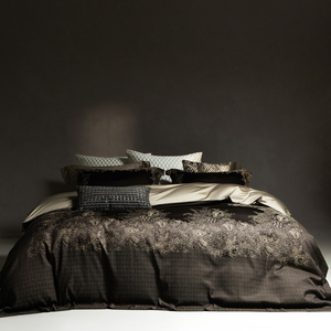 Ensemble <span class=keywords><strong>de</strong></span> literie en satin jacquard <span class=keywords><strong>noir</strong></span> <span class=keywords><strong>et</strong></span> <span class=keywords><strong>or</strong></span> <span class=keywords><strong>de</strong></span> luxe - Product Image 1