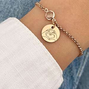 กำไลข้อมือสลักลายดอกไม้ประจำเดือนเกิดอันดับต้นๆ พร้อมโลโก้สั่งทำ ชุบทอง 18K บนสแตนเลสสตีล กำไลข้อมือผู้หญิงทันสมัย - Product Image 2