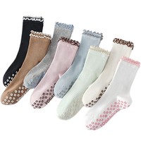 Chaussettes de yoga en coton à volants antidérapantes pour femmes, longueur mi-mollet, avec semelle en silicone pour Pilates et Barre
