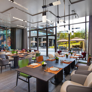 ชุดเฟอร์นิเจอร์ร้านกาแฟและร้านอาหารสไตล์<span class=keywords><strong>อินเดีย</strong></span> ผลิตจากไม้เนื้อแข็ง สำหรับร้านอาหารและบาร์ ผลิตโดยผู้ผลิตเฟอร์นิเจอร์อุตสาหกรรม - Product Image 1