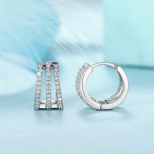 Orecchini a Cerchio in Oro Bianco, Argento 925 con Cristalli e Strass, Incastonatura a Canale, Design Geometrico Classico per Uso Quotidiano Femminile - Product Image 3