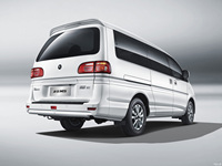 Dongfeng Nouveau Mini-Van/Bus Turbo Haute Puissance à Transmission Manuelle avec Volant à Gauche et Intérieur Sombre 7 Places en Promotion