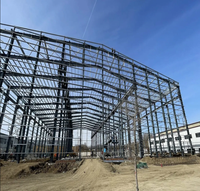 Bâtiment d'élevage préfabriqué en structure métallique pour volailles, ferme, étable, bergerie, abri pour bovins, ovins, caprins