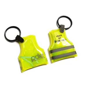 Porte-clés en forme de gilet réfléchissant en PVC écologique personnalisé en usine avec lumière réfléchissante