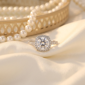 Bague solitaire halo personnalisée en moissanite de 1,5 carat pour femme, en argent sterling, sertie à griffes, certifiée par un tiers, bijoux fins - Product Image 3