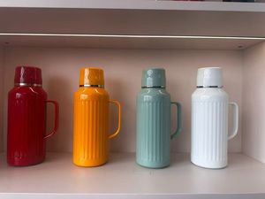 Bouteille isotherme en acier inoxydable de 1000 ml avec affichage mécanique de la température, rayures verticales, grande capacité et poignée - Product Image 6