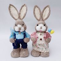 Ensemble de figurines de lapins en paille faites à la main, ornements de Pâques en forme de couple de lapins avec panier de carottes et d'œufs, décoration de table de printemps pour la maison de style campagnard