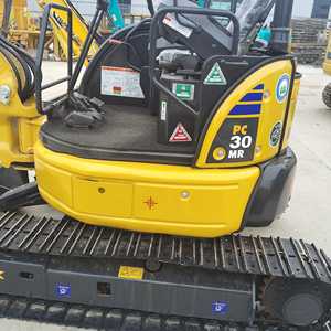 Excavatrice d'occasion Komatsu PC30MR-3 Premium avec godet de 0,09 m³ – Sélection optimale pour les travaux d'aménagement urbain et de jardinage en espaces étroits - Product Image 2