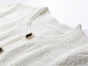 OUDINA Nuovo Abito Primaverile Lavorato all'Uncinetto con Bottoni, Elegante Vestito Lungo a Collo Tondo e Maniche Corte, Abiti Casual da Donna in Maglia - Product Image 4