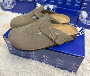 Article populaire : Sandales de plage plates rétro Birkentocks en cuir de luxe et liège avec double boucle, semelle intérieure en EVA souple, caractéristiques de sabots Birkentocks - Product Image 2