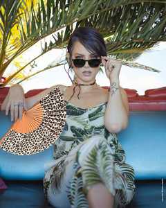 Éventails pliants en bois personnalisés imprimés en espagnol pour festivals ou événements - Product Image 5