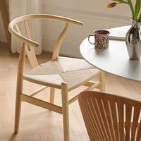 Chaise de bistrot en bois au design moderne avec pieds en fer pour l'ameublement extérieur, idéale pour la maison, les restaurants, les cafés ou les jardins