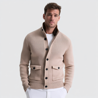 Cardigan beige boutonné pour homme, col en fausse fourrure, veste en tricot, poche plaquée, pull chaud d'hiver